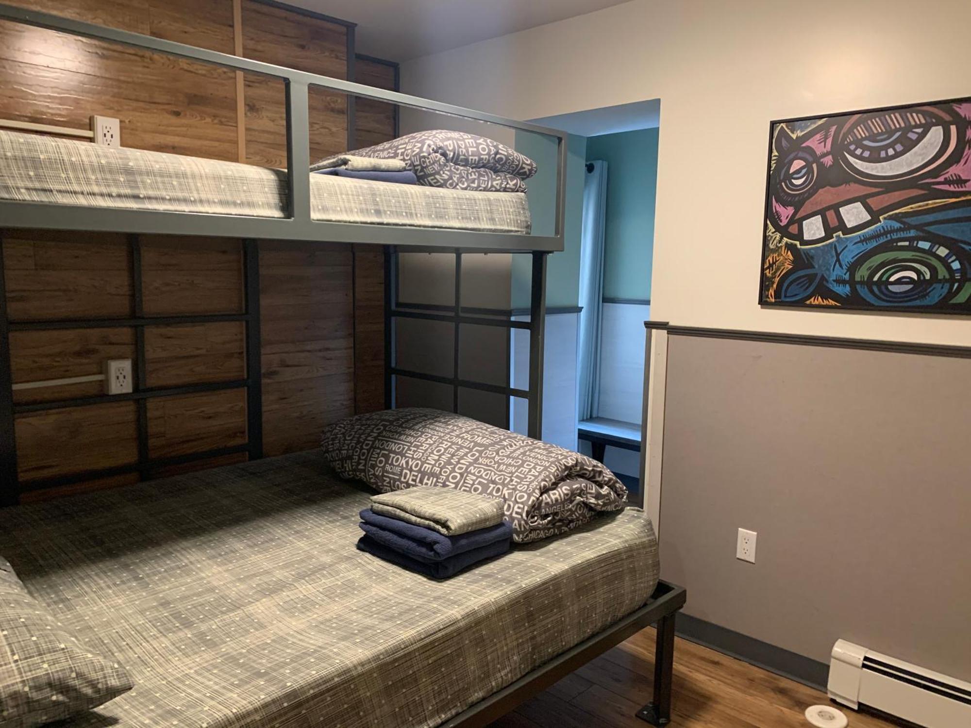 Downtown Hostel *